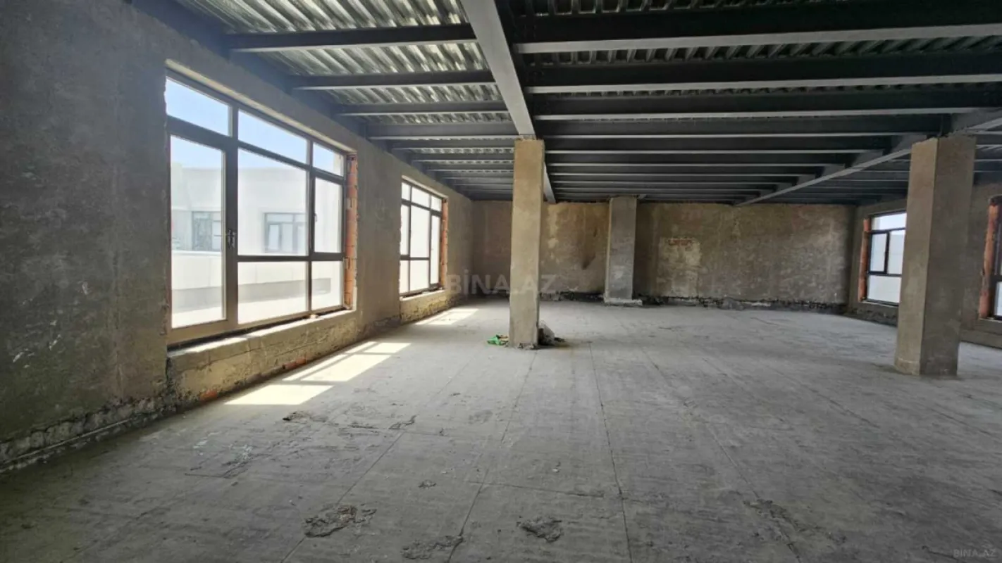 Satılır 9 otaqlı mənzil 290 m²