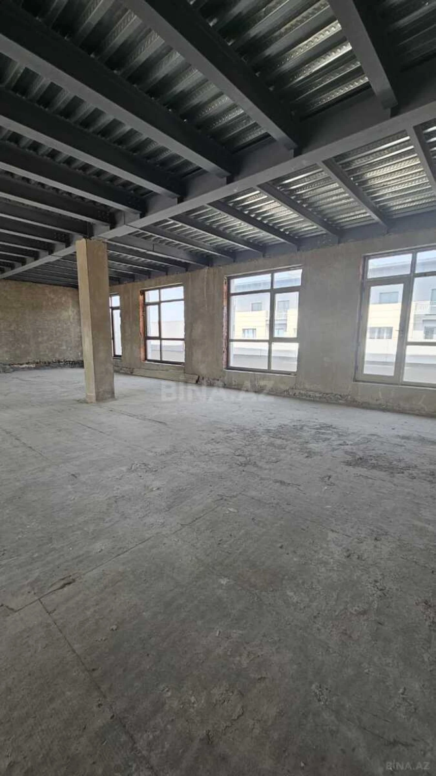 Satılır 9 otaqlı mənzil 290 m²