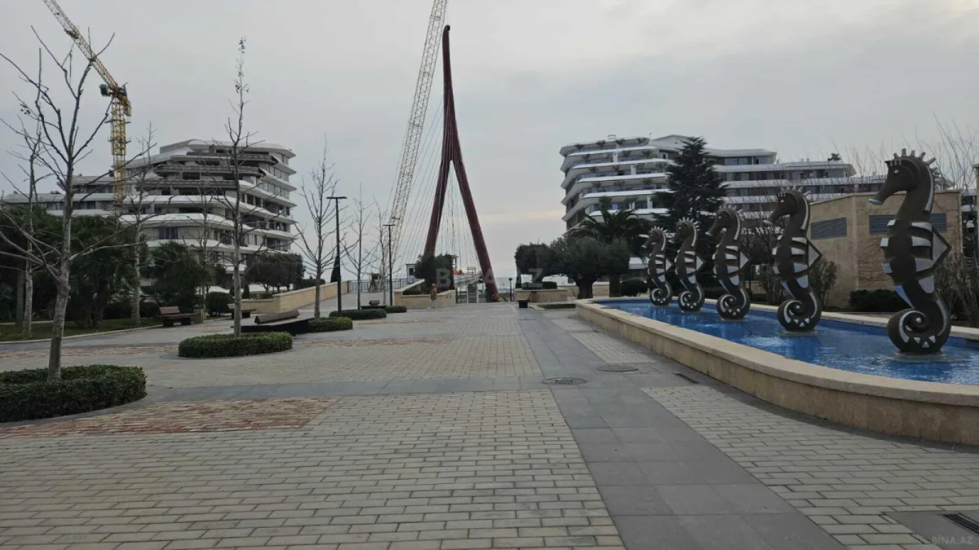 Satılır 9 otaqlı mənzil 290 m²