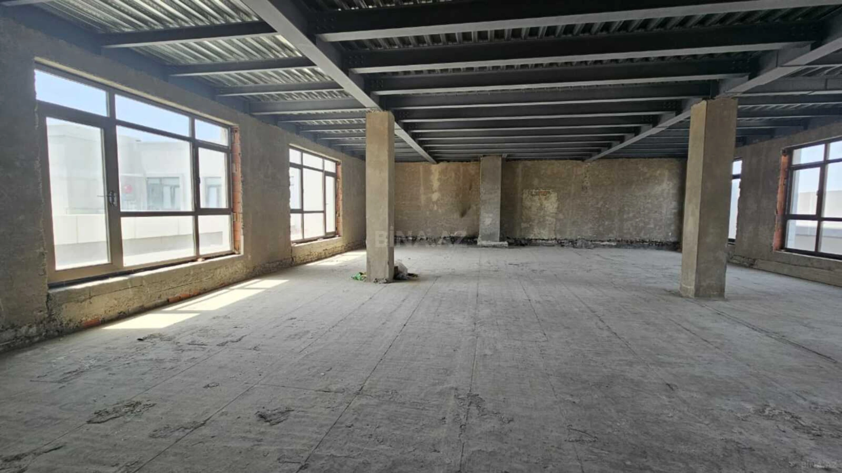 Satılır 9 otaqlı mənzil 290 m²