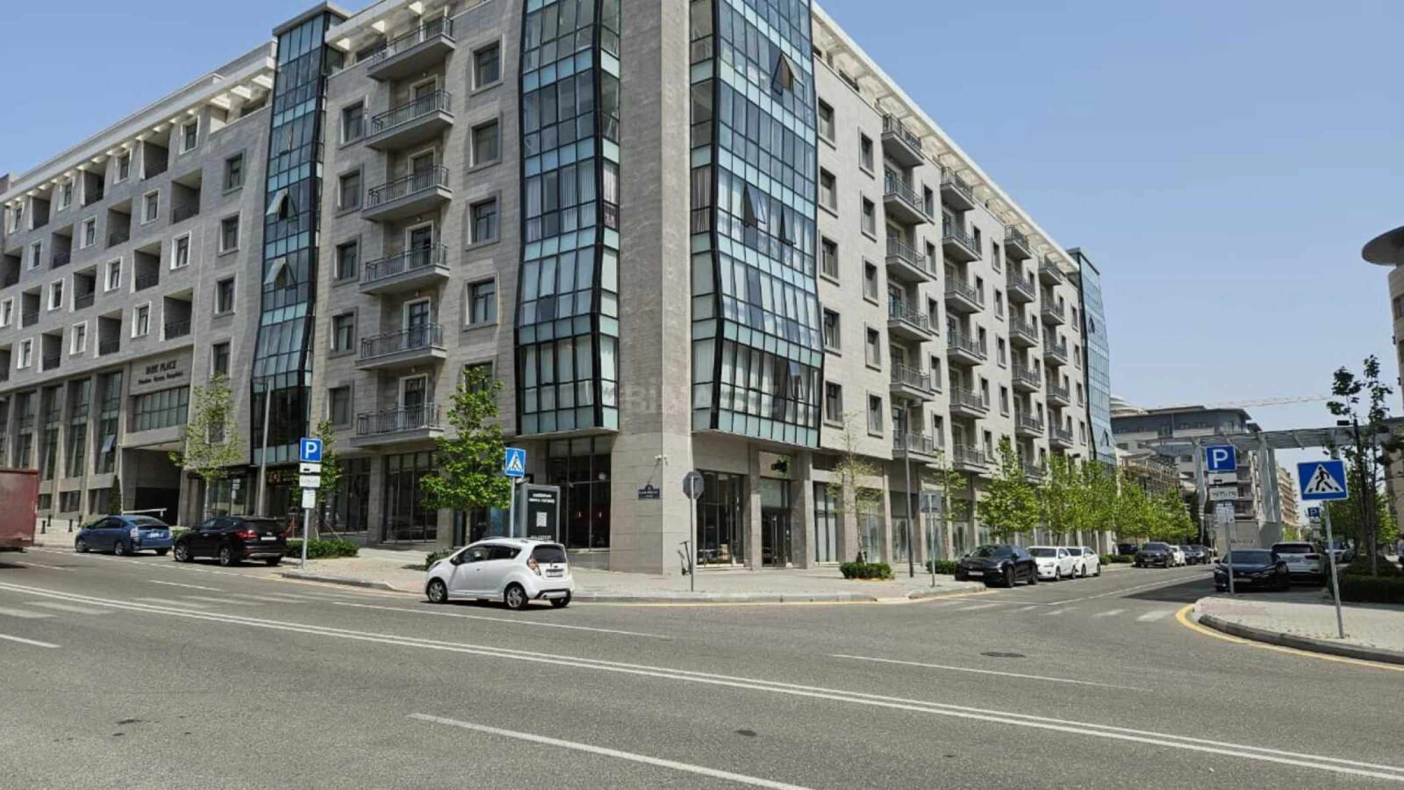 Satılır 9 otaqlı mənzil 290 m²
