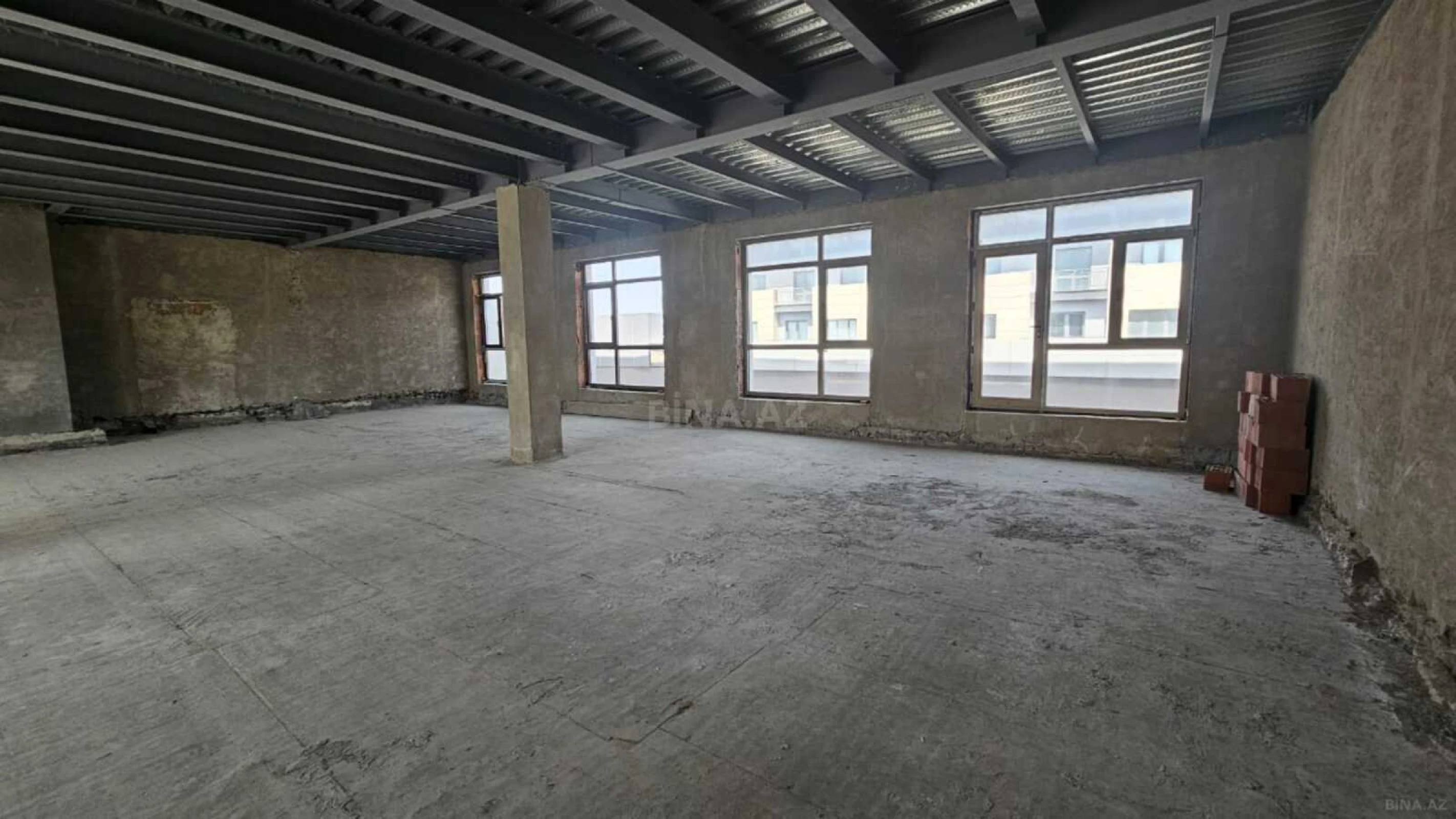 Satılır 9 otaqlı mənzil 290 m²