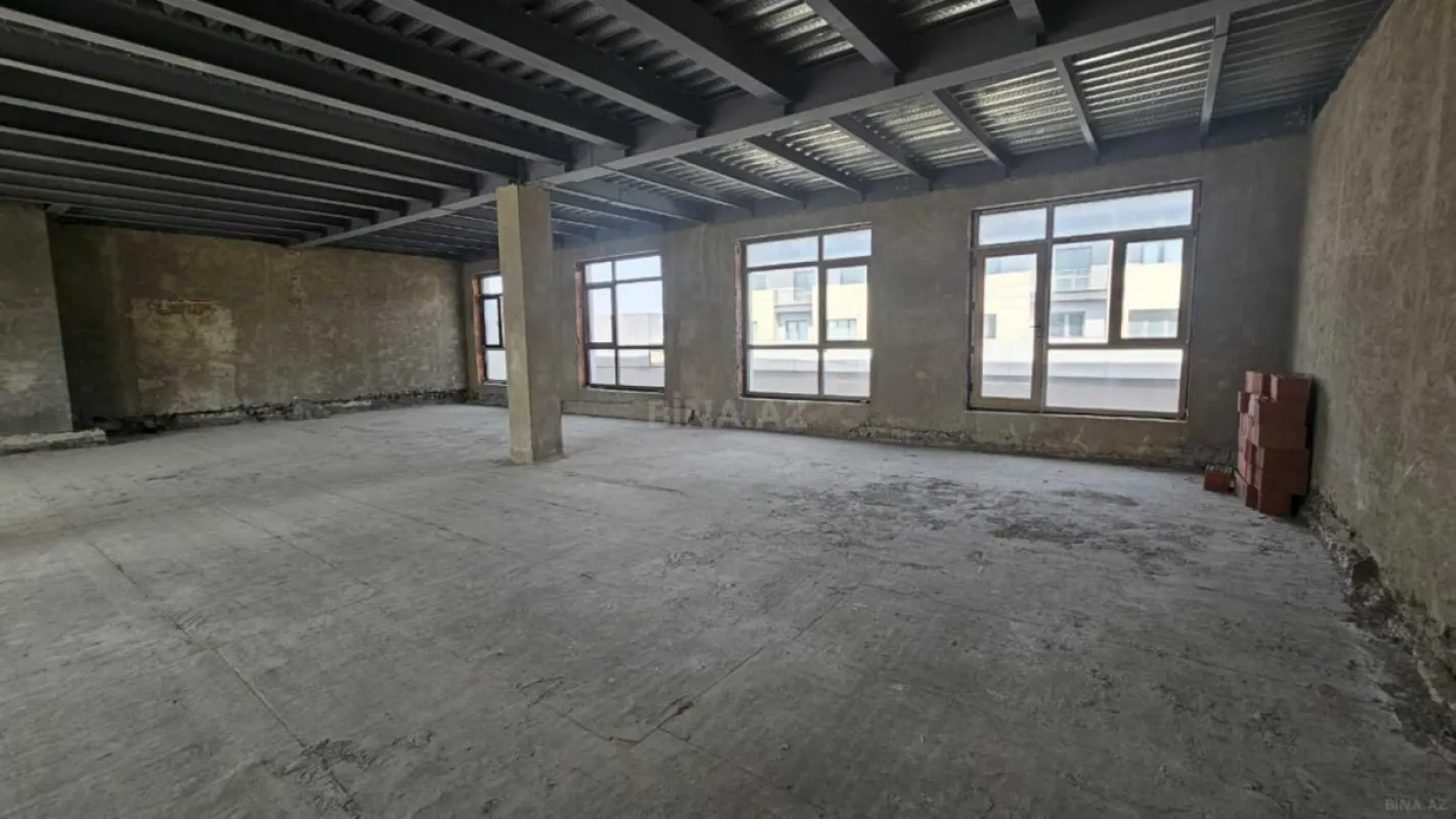 Satılır 9 otaqlı mənzil 290 m²