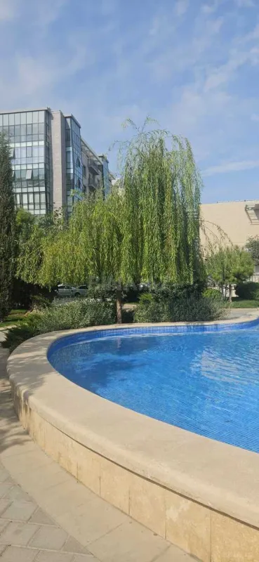 Satılır 9 otaqlı mənzil 290 m²