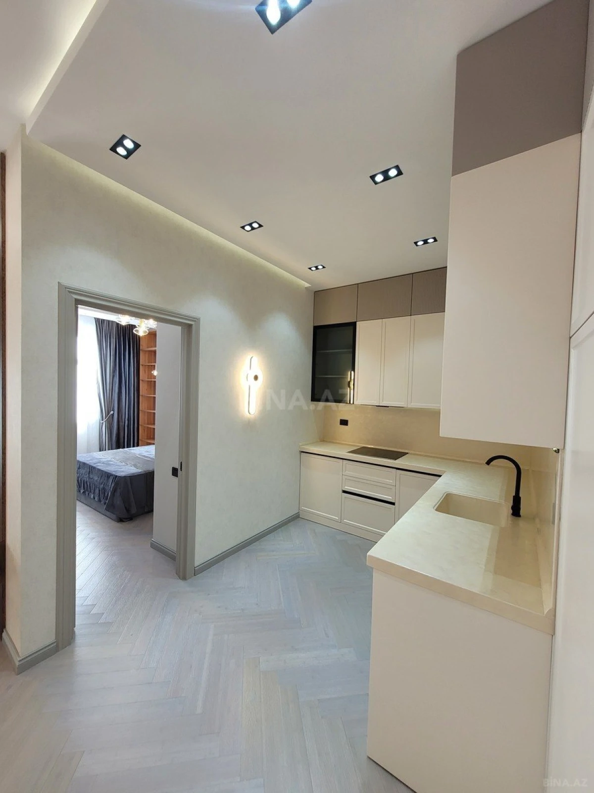 Satılır 2 otaqlı mənzil 68 m²