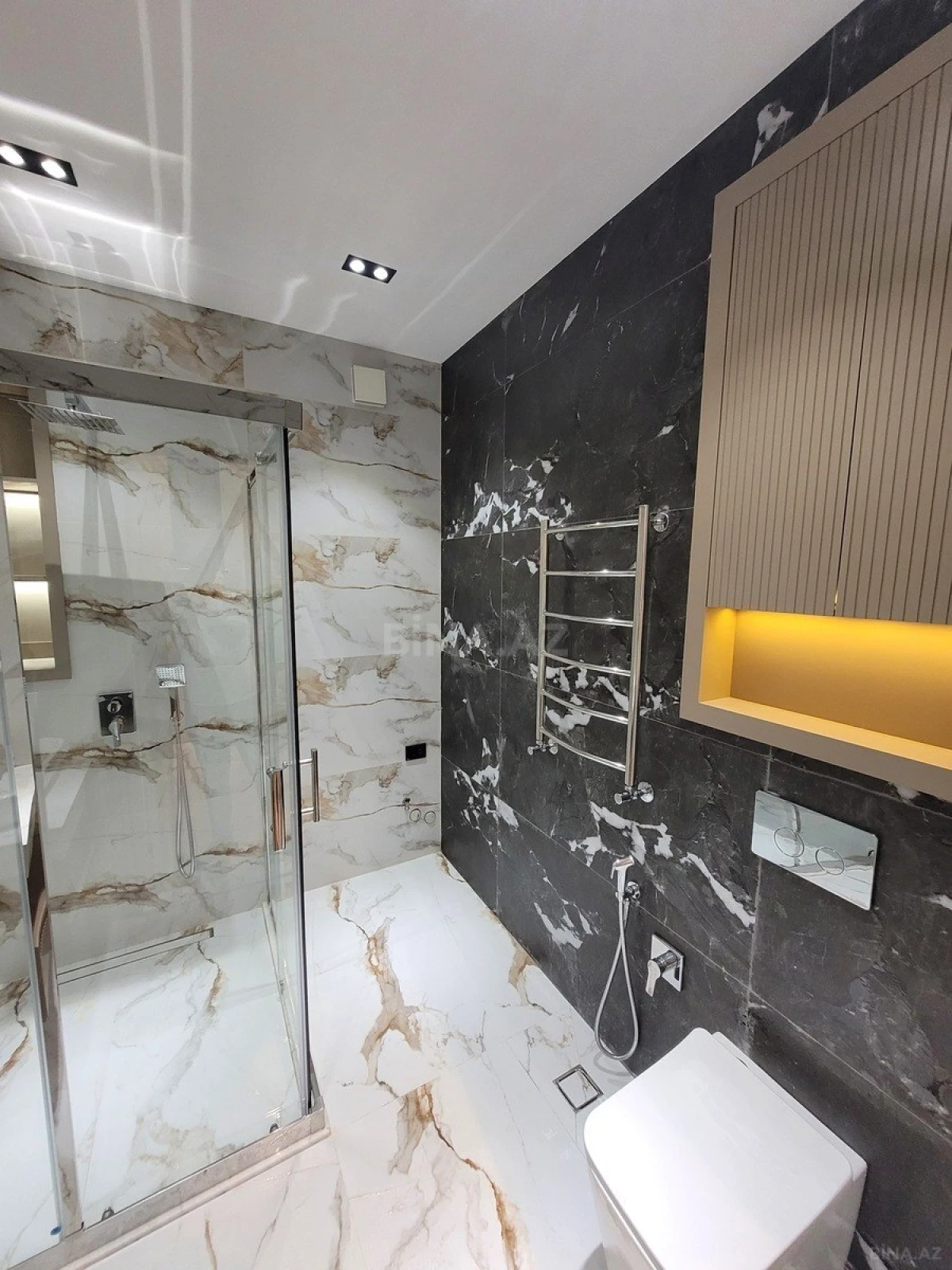 Satılır 2 otaqlı mənzil 68 m²