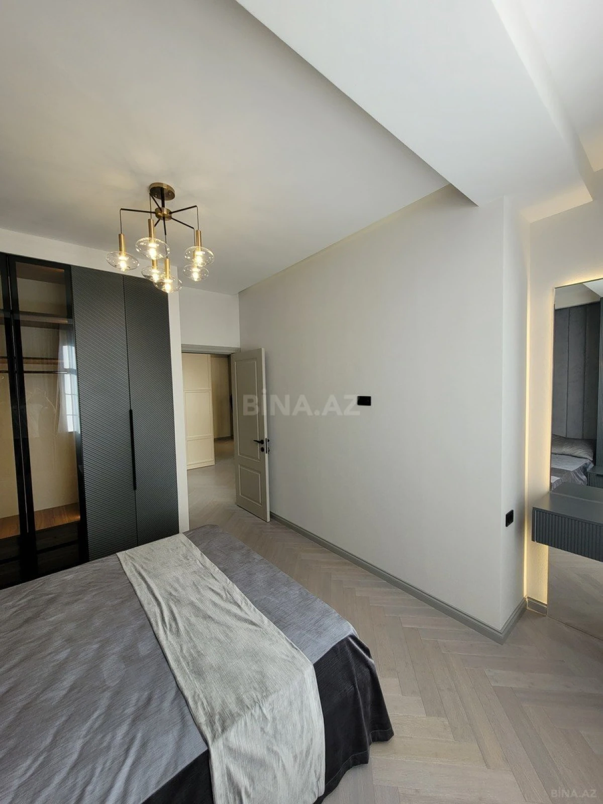 Satılır 2 otaqlı mənzil 68 m²