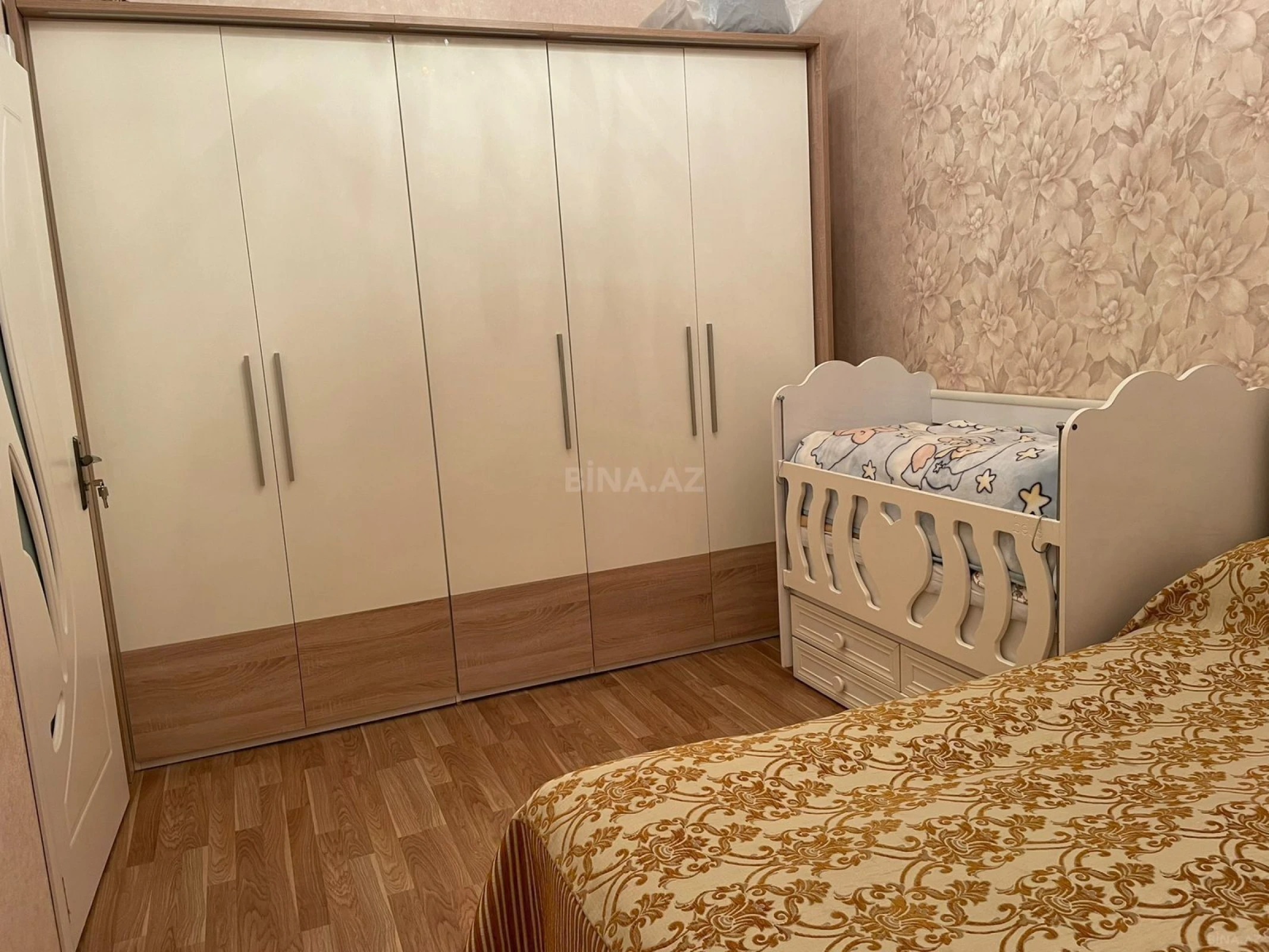 Satılır 2 otaqlı mənzil 70 m²