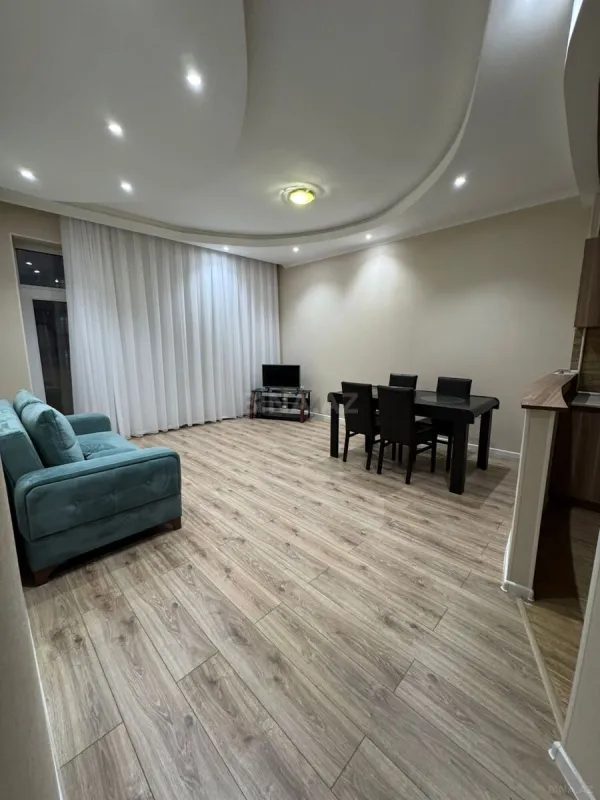 Kirayə verilir 2 otaqlı mənzil 62 m²