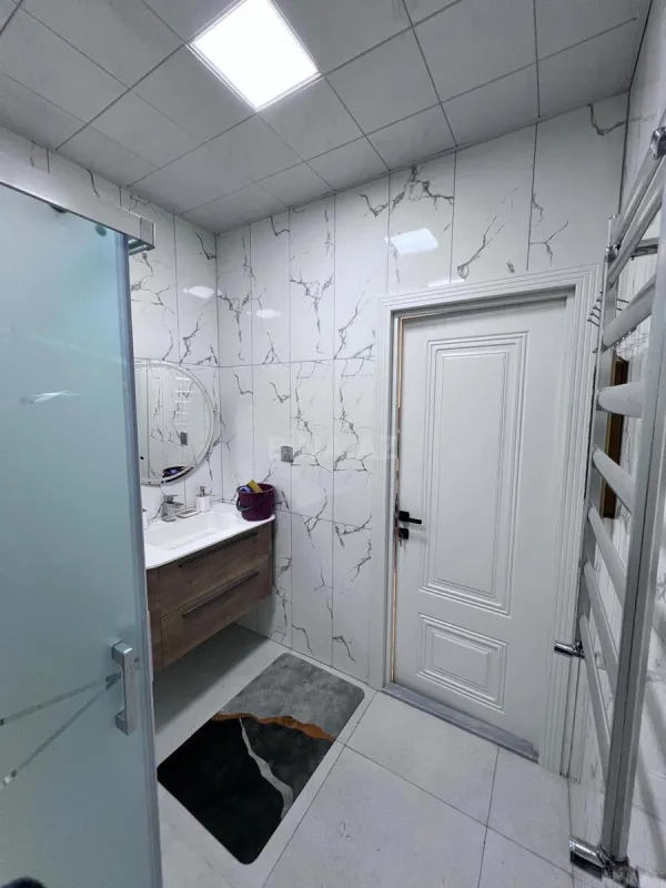 Kirayə verilir 2 otaqlı mənzil 75 m²