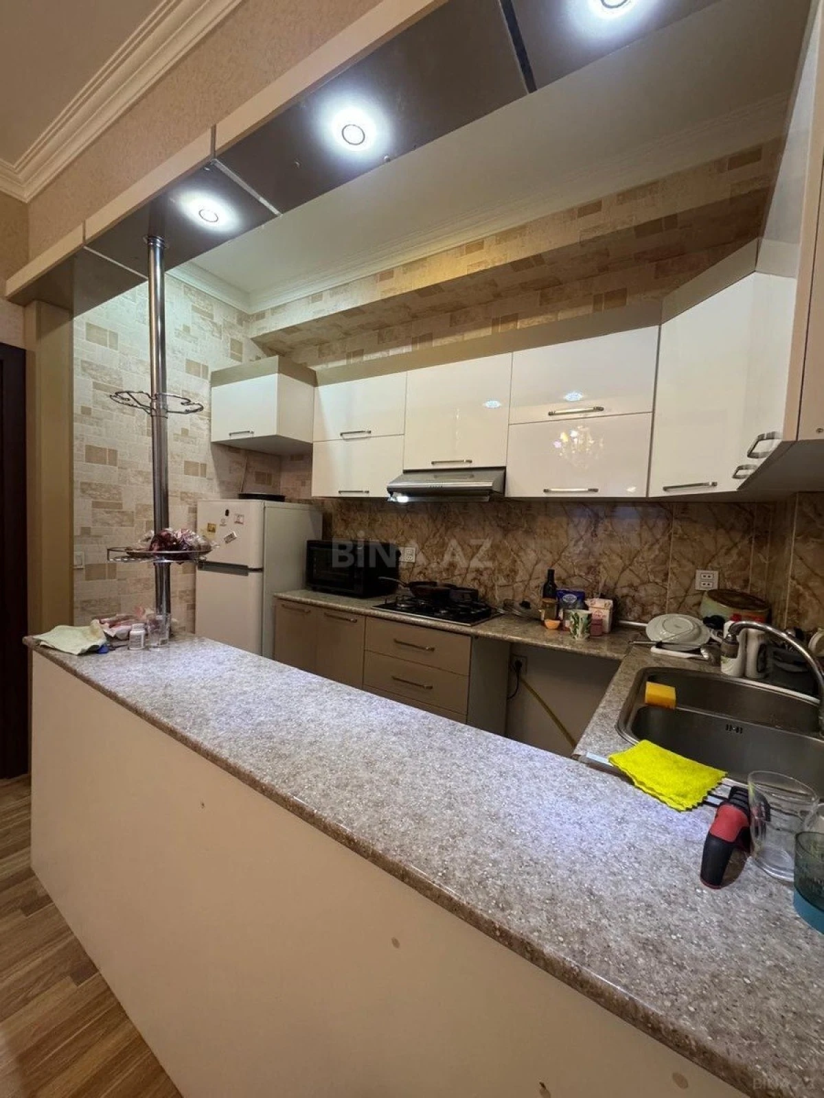 Satılır 2 otaqlı mənzil 65 m²