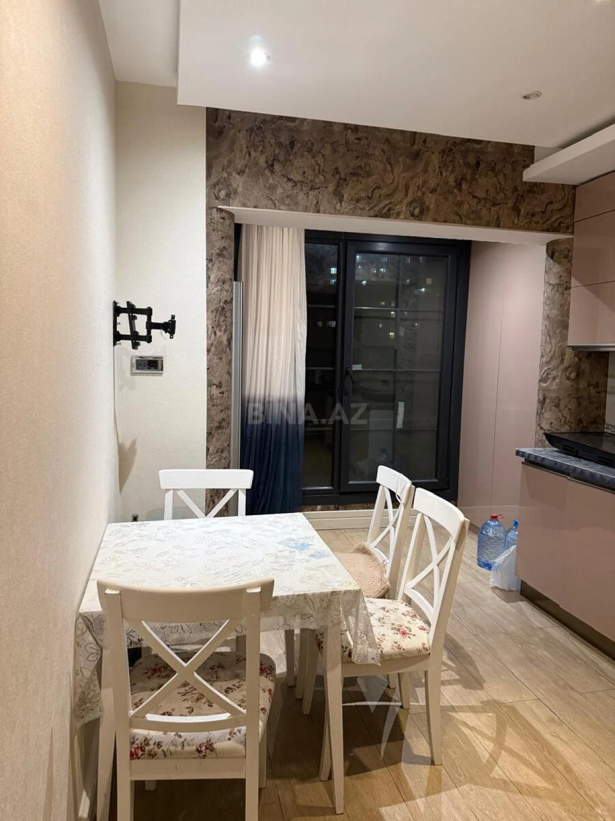 Kirayə verilir 2 otaqlı mənzil 70 m²