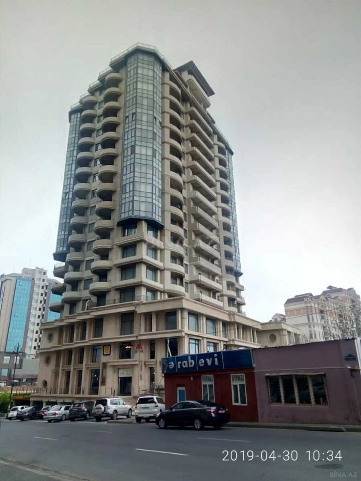 Kirayə verilir 4 otaqlı mənzil 200 m²