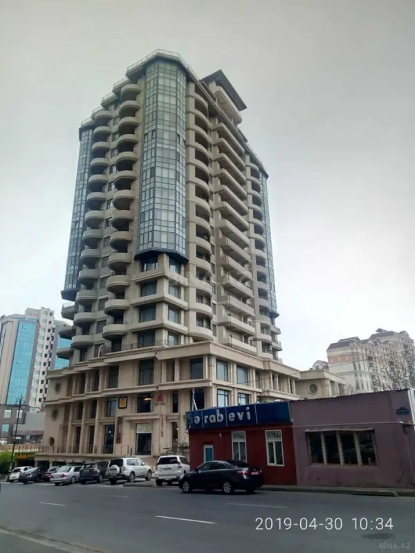 Kirayə verilir 4 otaqlı mənzil 200 m²