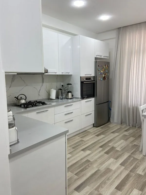 Kirayə verilir 3 otaqlı mənzil 150 m²