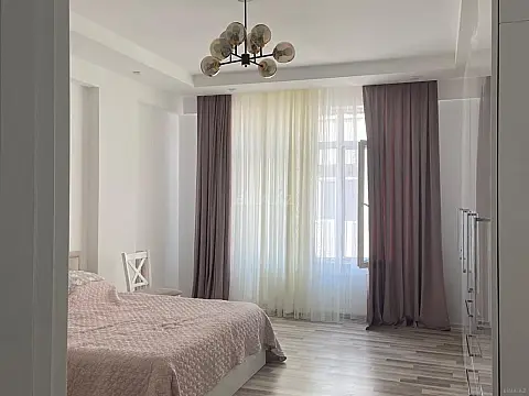 Kirayə verilir 3 otaqlı mənzil 150 m²