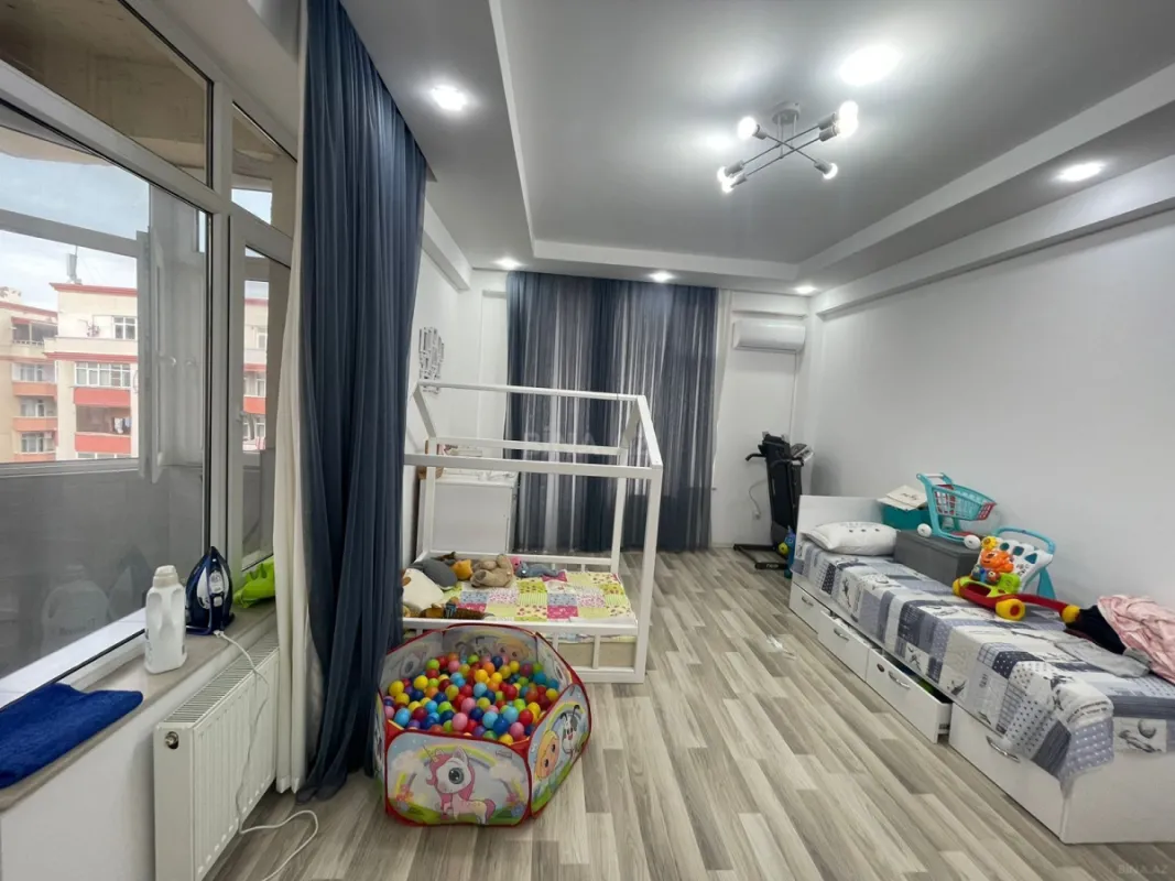 Kirayə verilir 3 otaqlı mənzil 150 m²