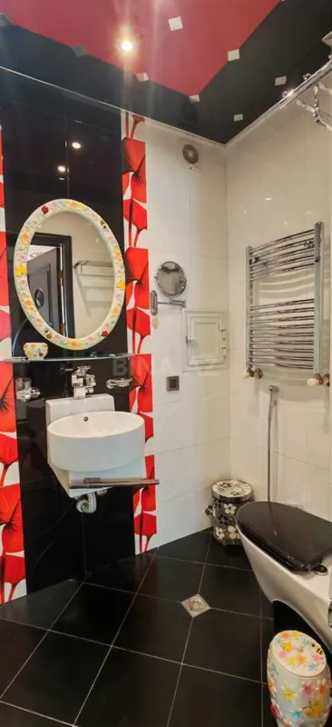 Satılır 4 otaqlı mənzil 182 m²