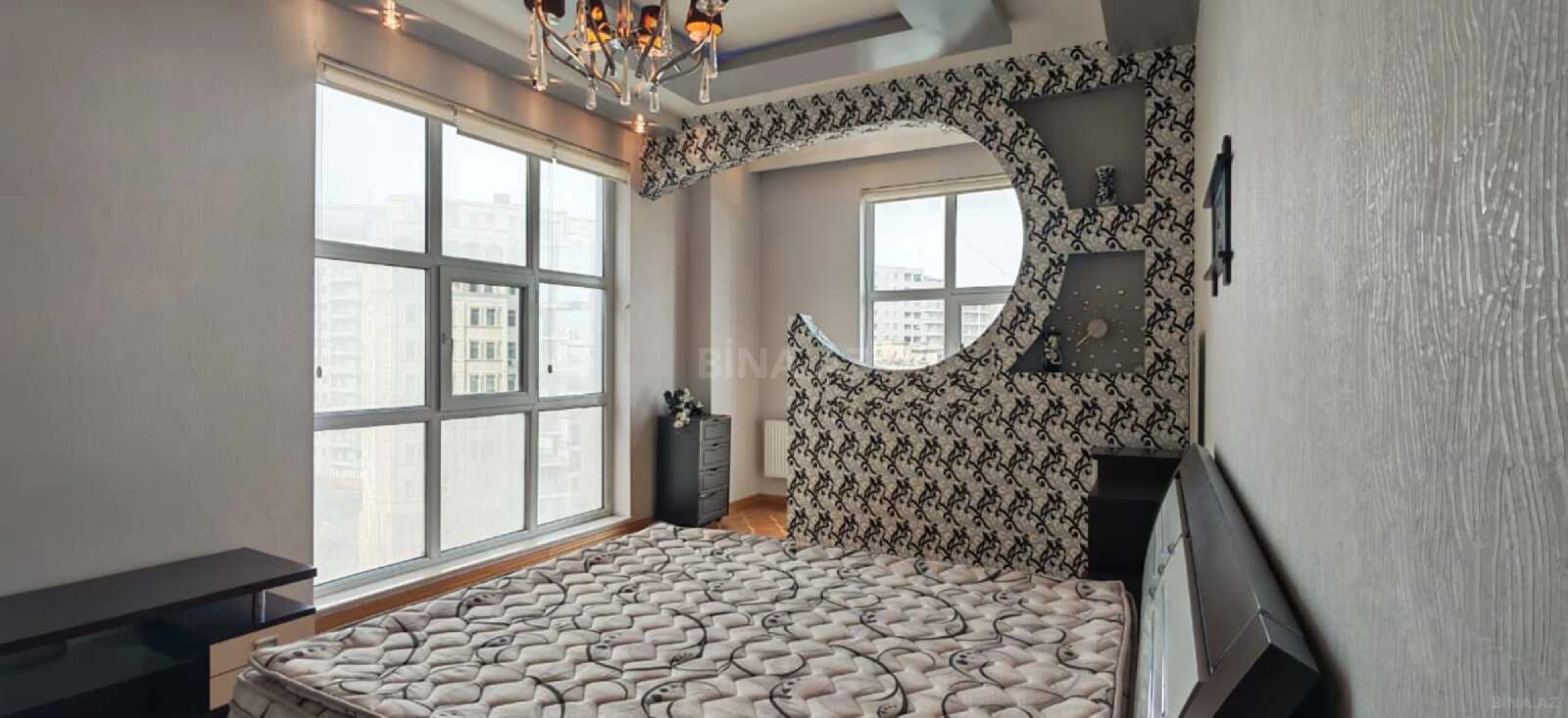 Satılır 4 otaqlı mənzil 182 m²