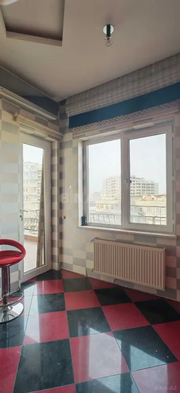 Satılır 4 otaqlı mənzil 182 m²