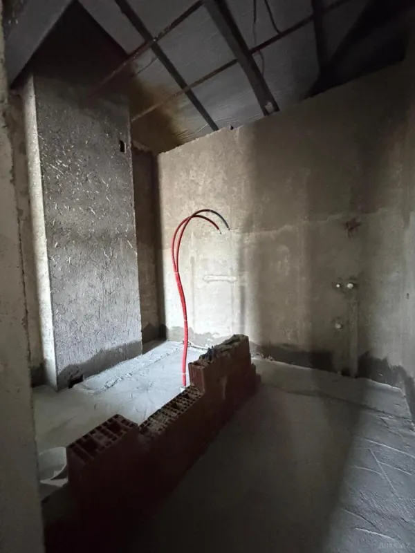 Satılır 4 otaqlı mənzil 210 m²