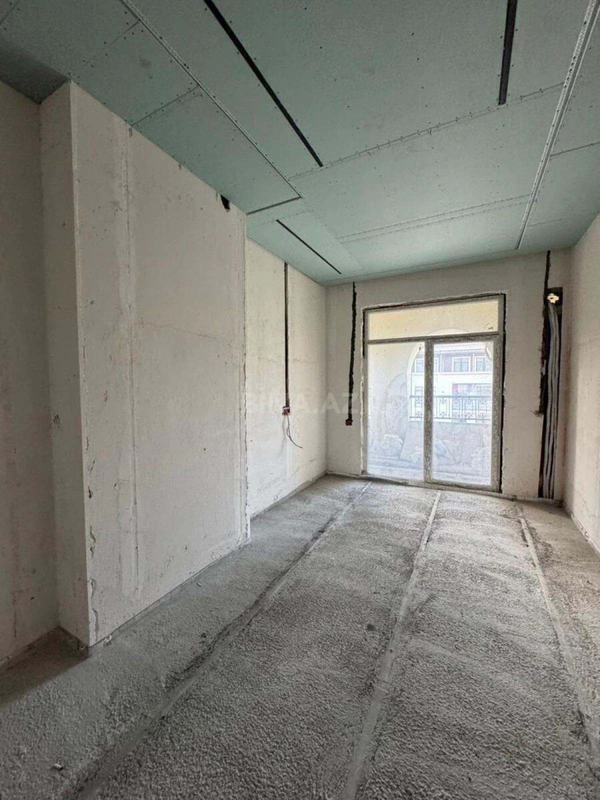 Satılır 4 otaqlı mənzil 210 m²