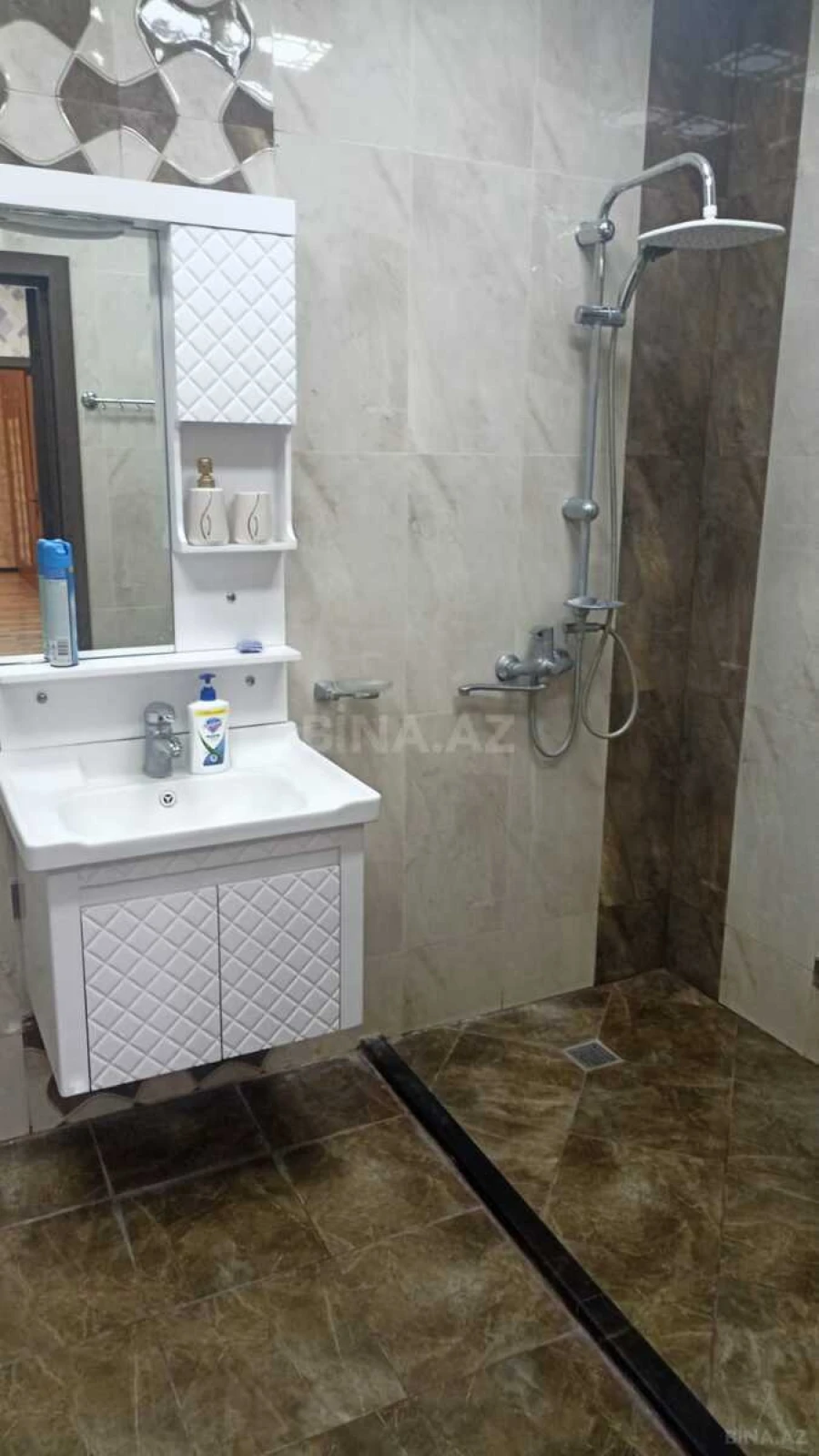 Kirayə verilir 2 otaqlı mənzil 125 m²