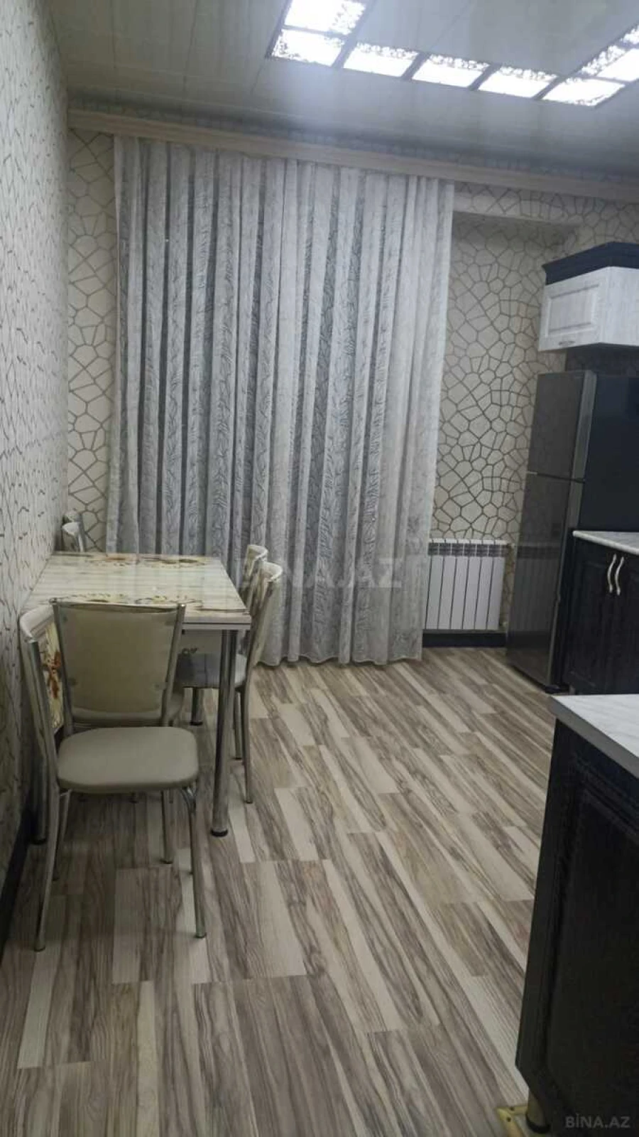 Kirayə verilir 2 otaqlı mənzil 125 m²