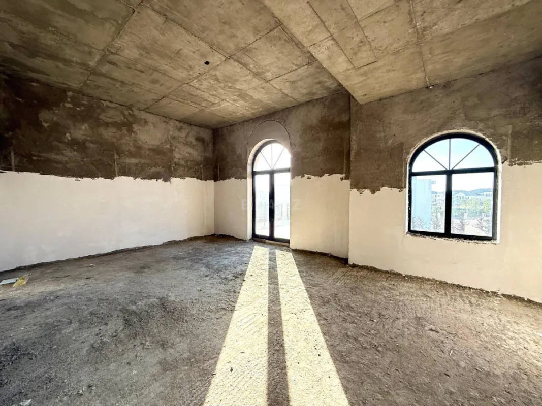 Satılır 8 otaqlı həyət evi 500 m²