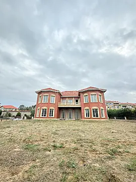 Satılır 8 otaqlı həyət evi 500 m²
