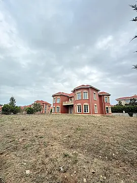 Satılır 8 otaqlı həyət evi 500 m²