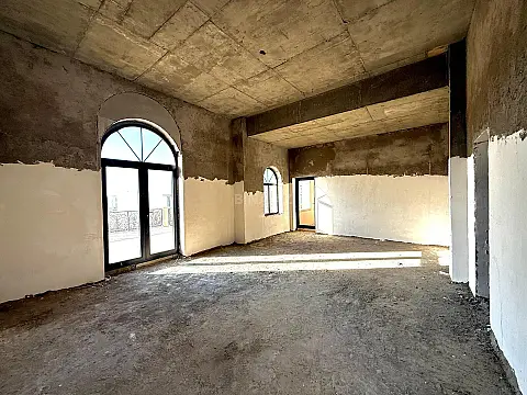 Satılır 8 otaqlı həyət evi 500 m²