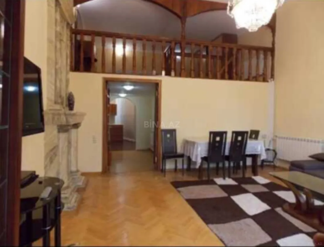 Kirayə verilir 2 otaqlı mənzil 120 m²