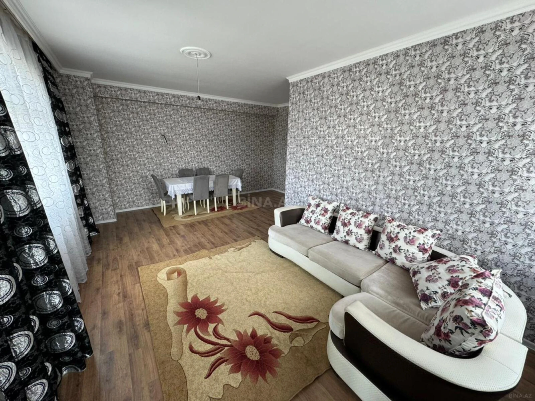 Kirayə verilir 2 otaqlı mənzil 95 m²