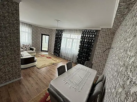 Kirayə verilir 2 otaqlı mənzil 95 m²