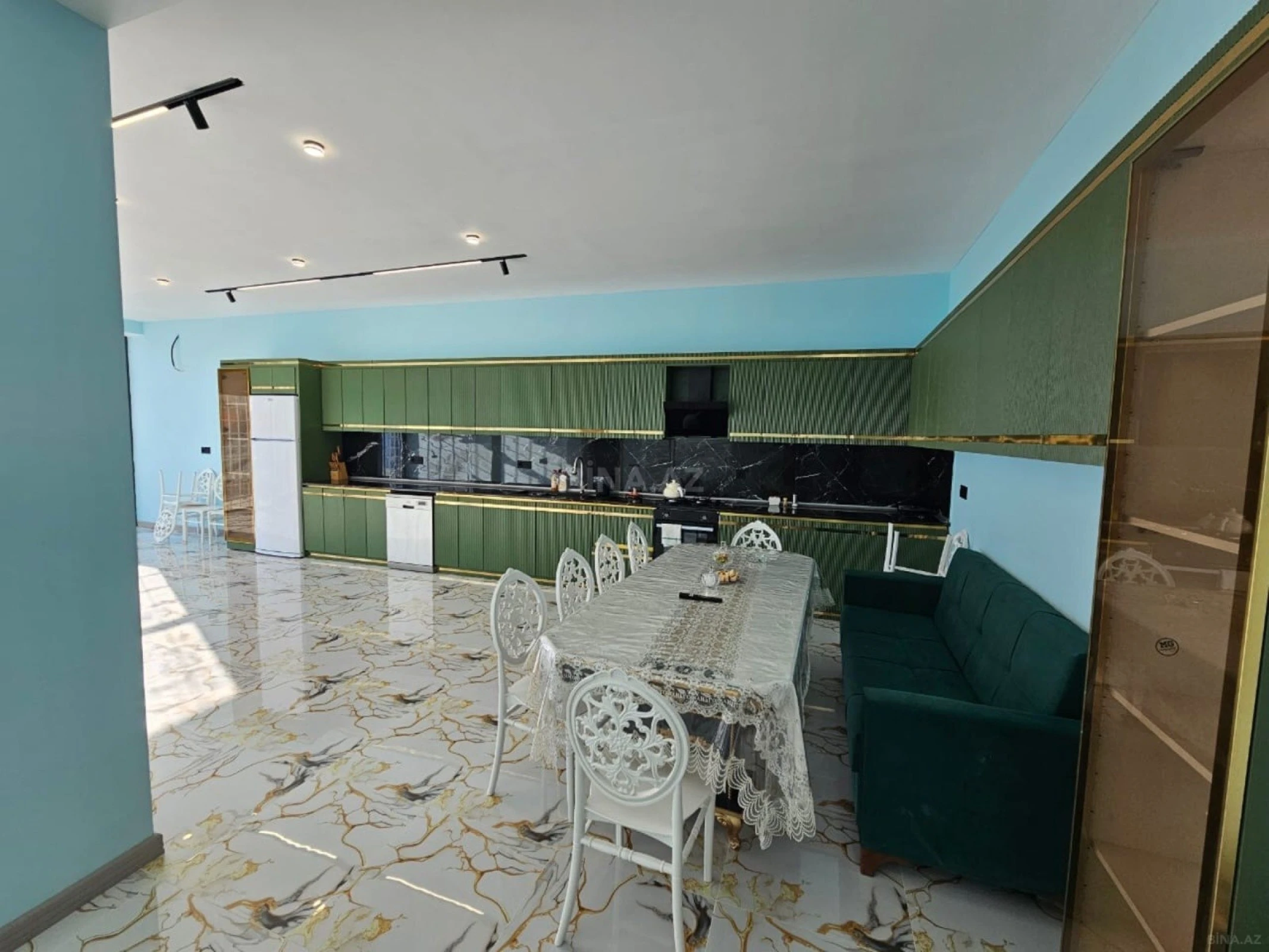 Kirayə verilir 6 otaqlı həyət evi 200 m²