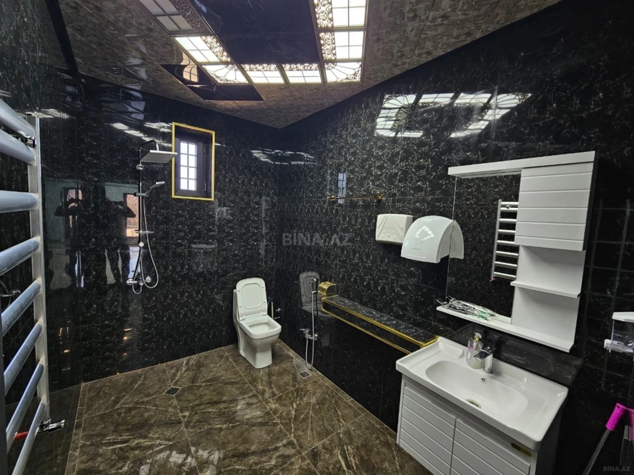 Kirayə verilir 6 otaqlı həyət evi 200 m²