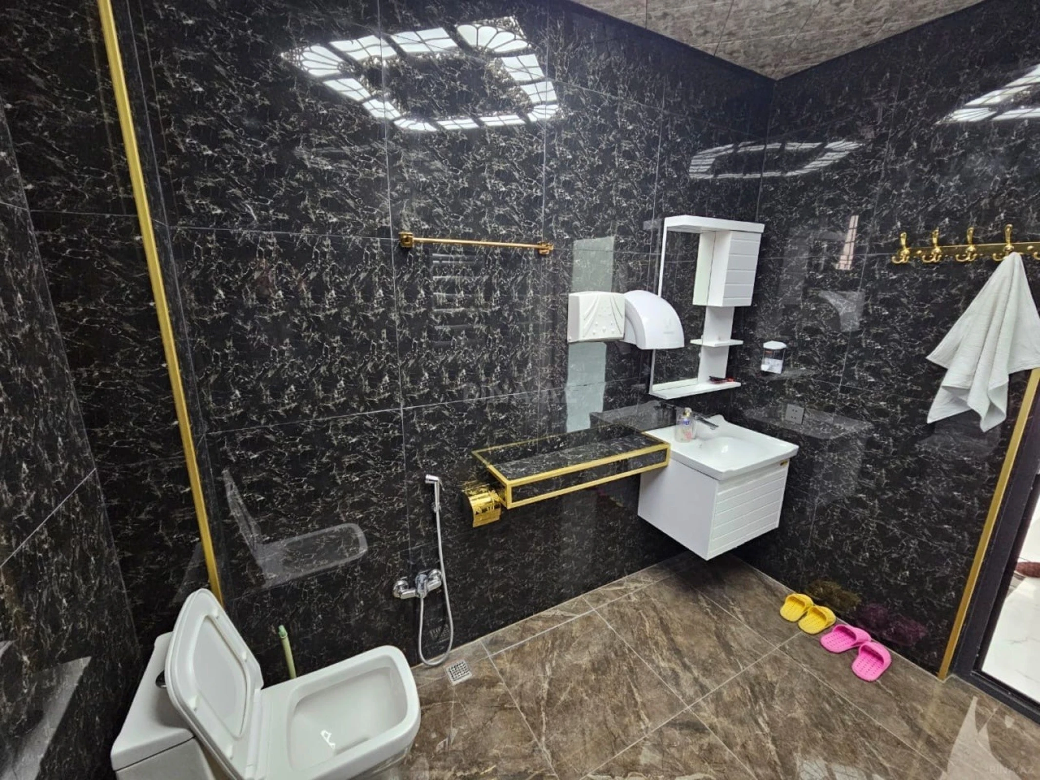 Kirayə verilir 6 otaqlı həyət evi 200 m²
