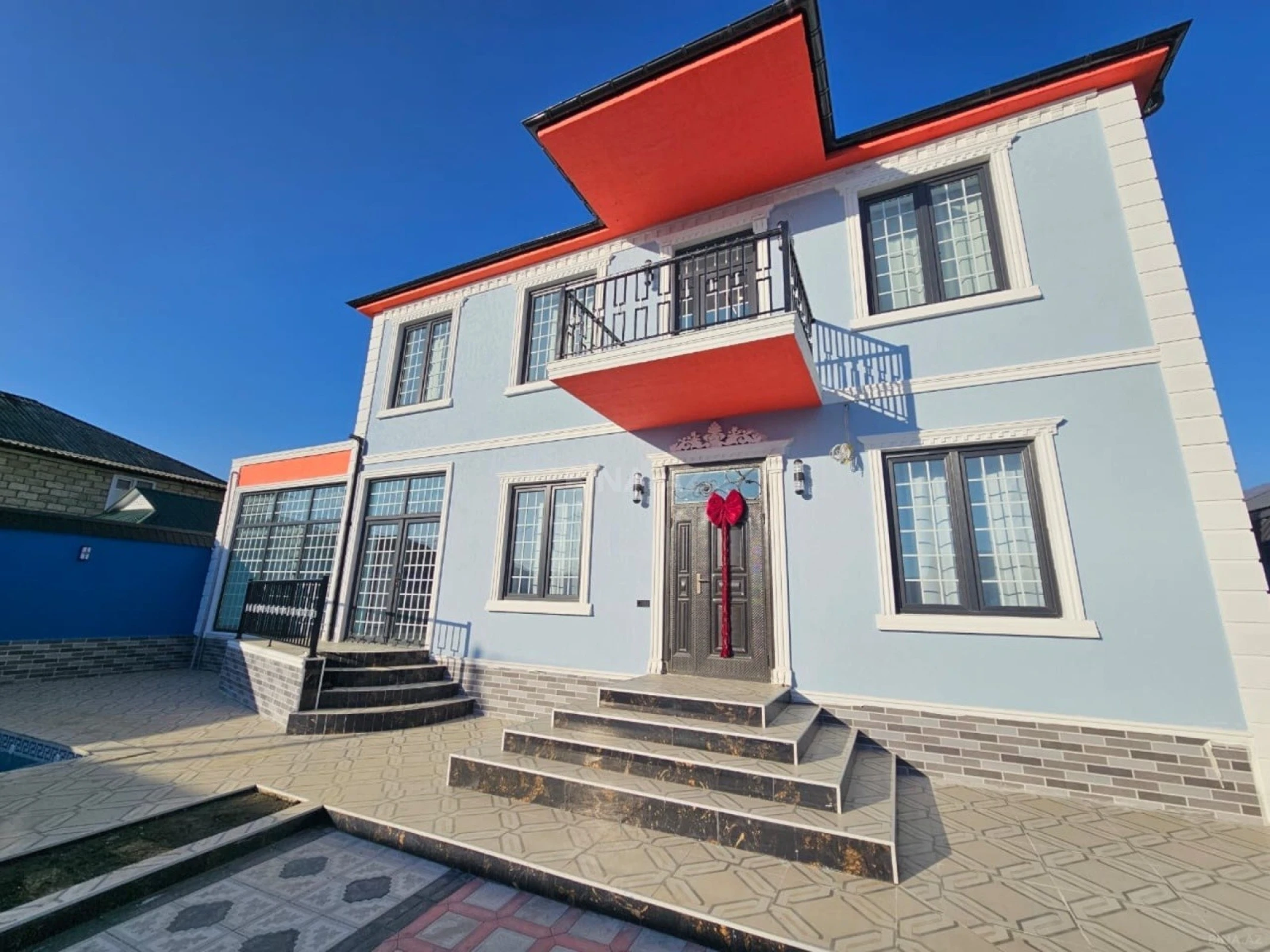 Kirayə verilir 6 otaqlı həyət evi 200 m²