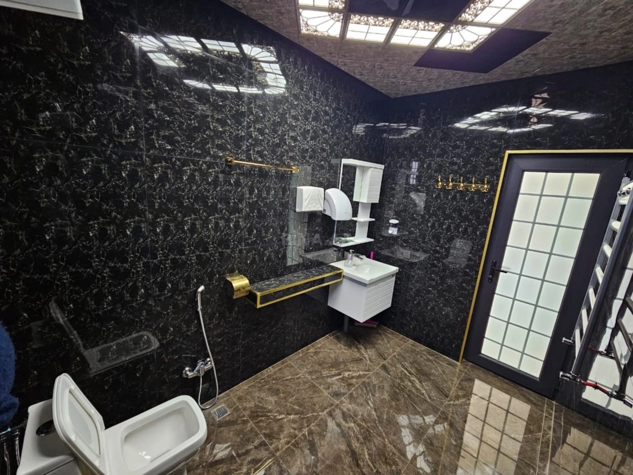 Kirayə verilir 6 otaqlı həyət evi 200 m²