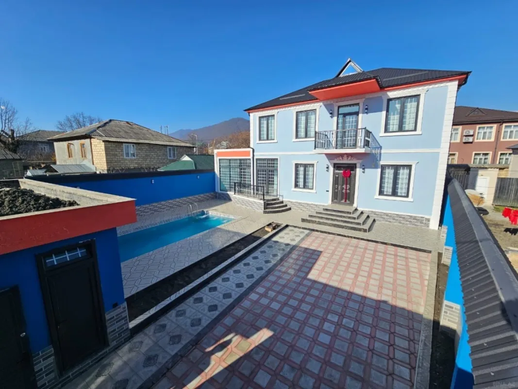 Kirayə verilir 6 otaqlı həyət evi 200 m²