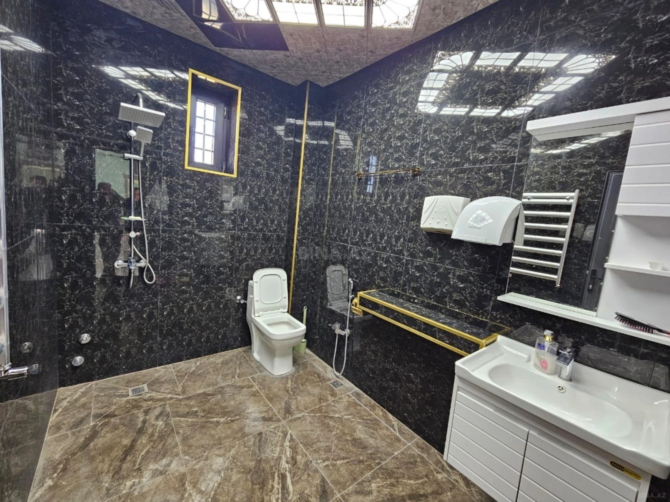 Kirayə verilir 6 otaqlı həyət evi 200 m²
