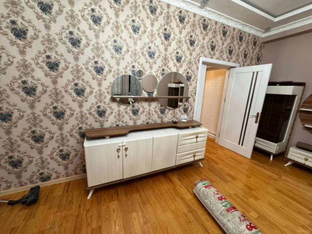 Kirayə verilir 3 otaqlı mənzil 135 m²