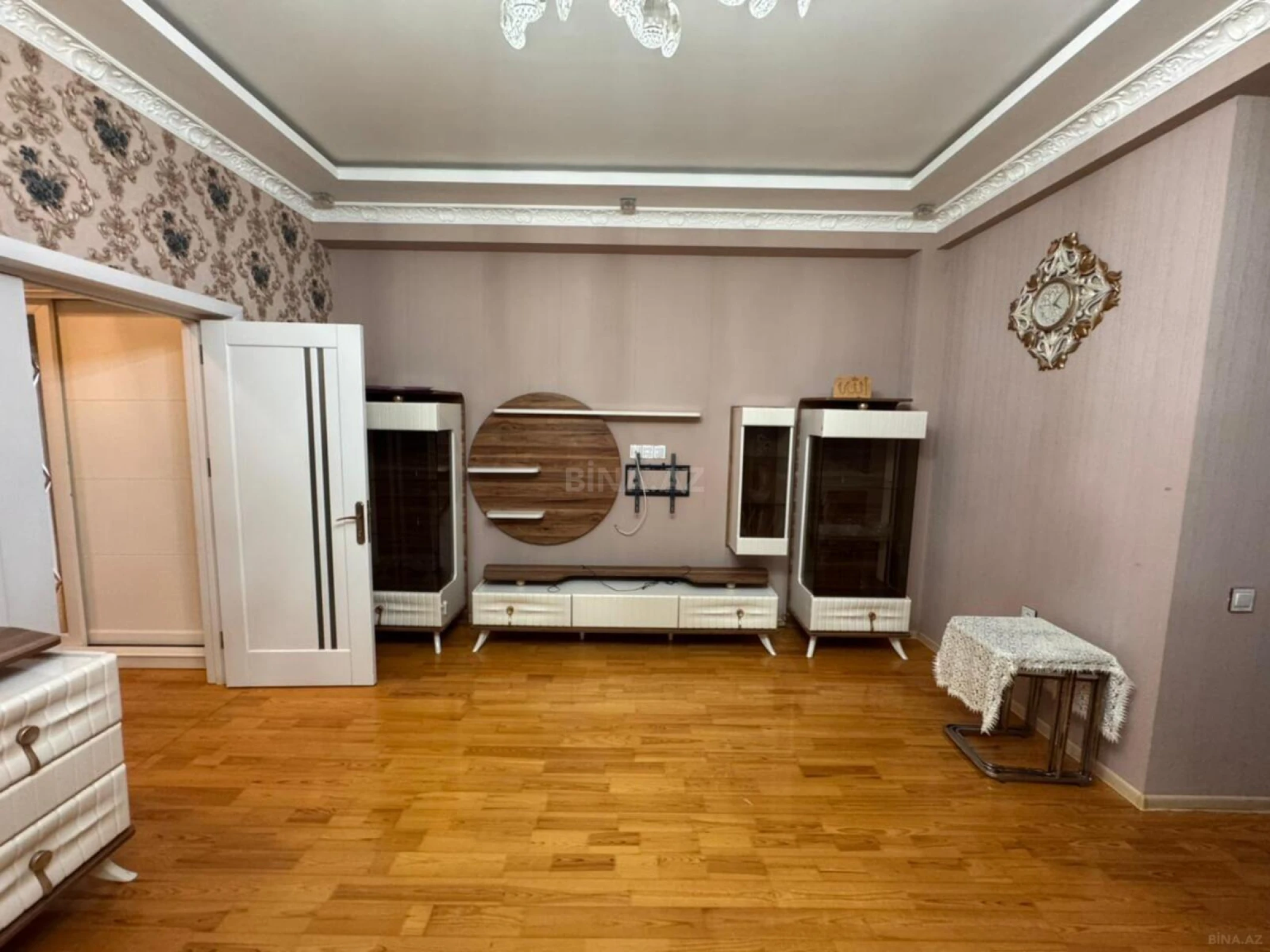 Kirayə verilir 3 otaqlı mənzil 135 m²