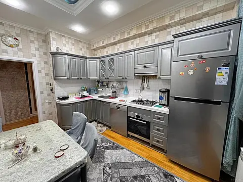 Kirayə verilir 3 otaqlı mənzil 135 m²