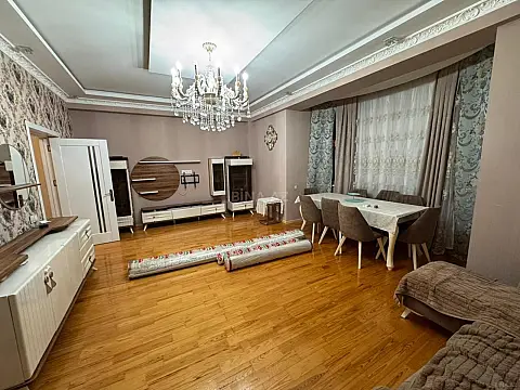 Kirayə verilir 3 otaqlı mənzil 135 m²