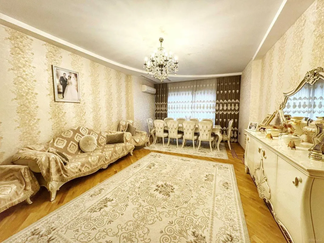 Satılır 4 otaqlı mənzil 225 m²