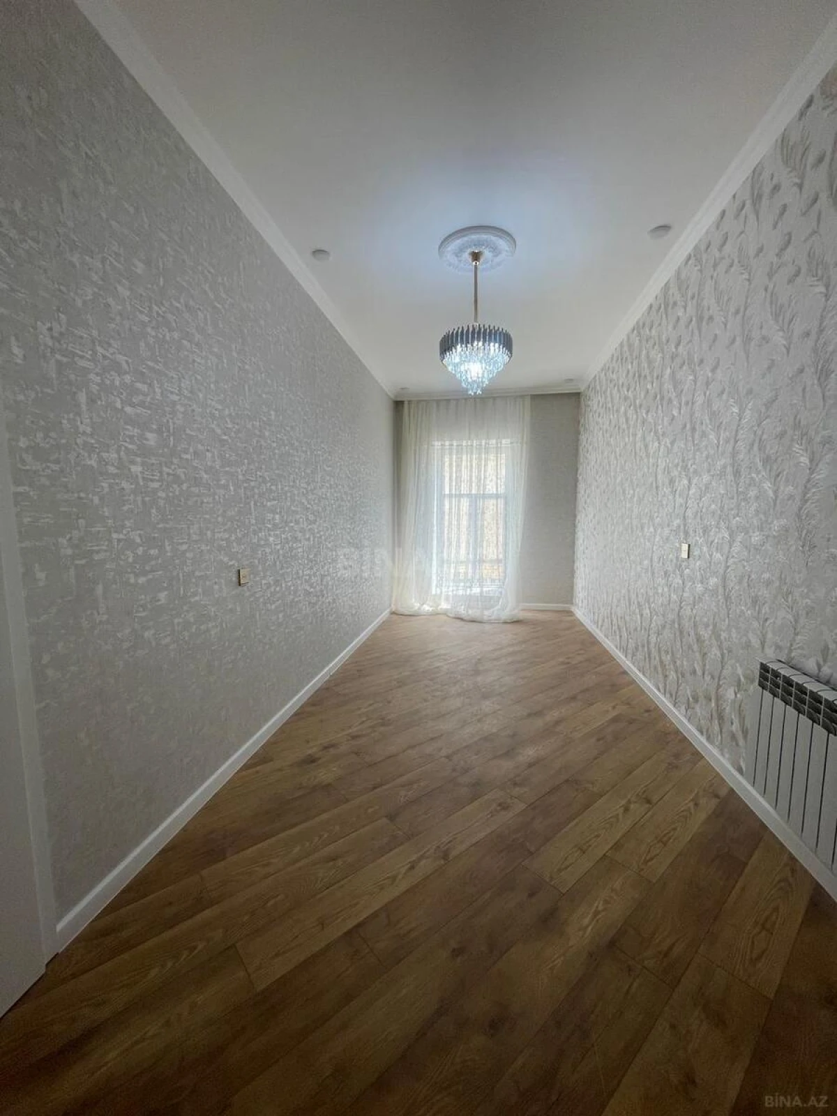 Satılır 5 otaqlı mənzil 175 m²