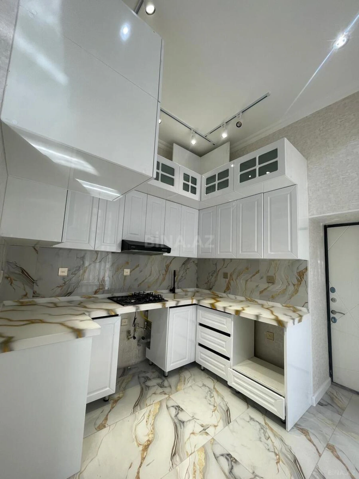 Satılır 5 otaqlı mənzil 175 m²