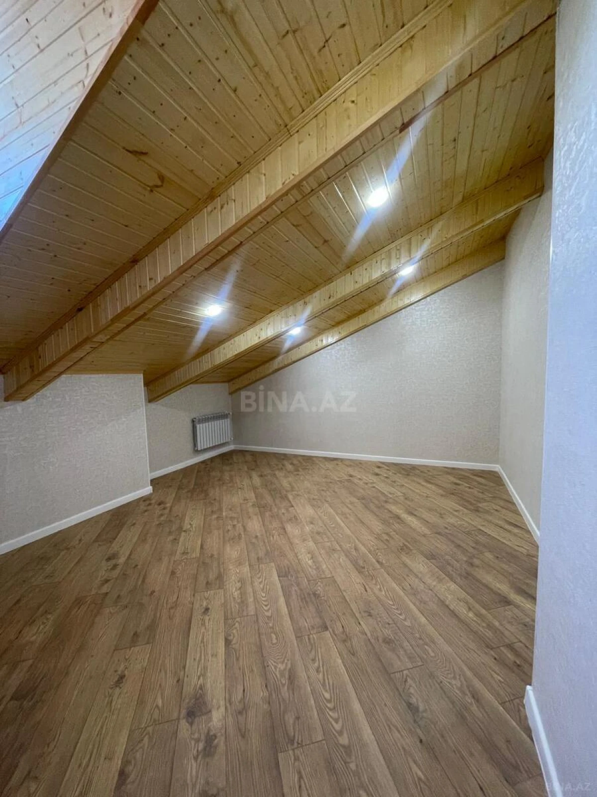 Satılır 5 otaqlı mənzil 175 m²